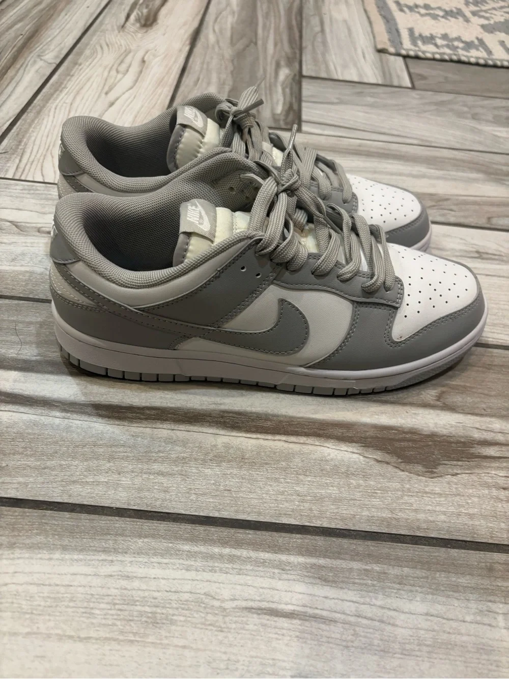 Nike Low-Top Sneakers in Grey and White
